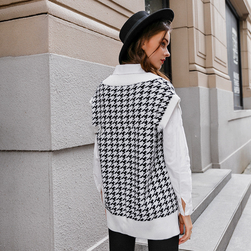 Women's oversized houndstooth V-neck sweater vest, view 4 - MRSLM