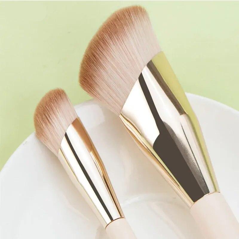 oblique makeup brush, view 8 - MRSLM