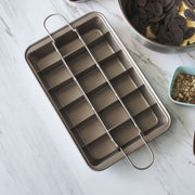 Checkered brownie baking pan, view 4 - MRSLM