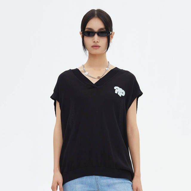 V-neck knit vest for women, view 3 - MRSLM