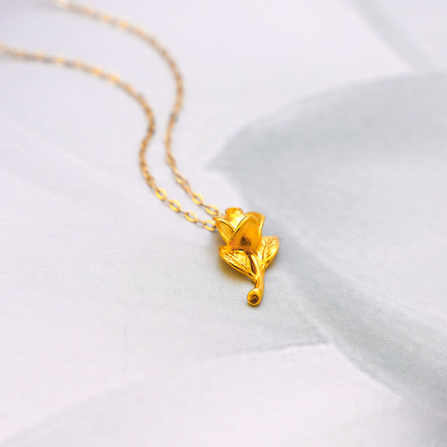 Women's Gold Rose Pendant Necklace