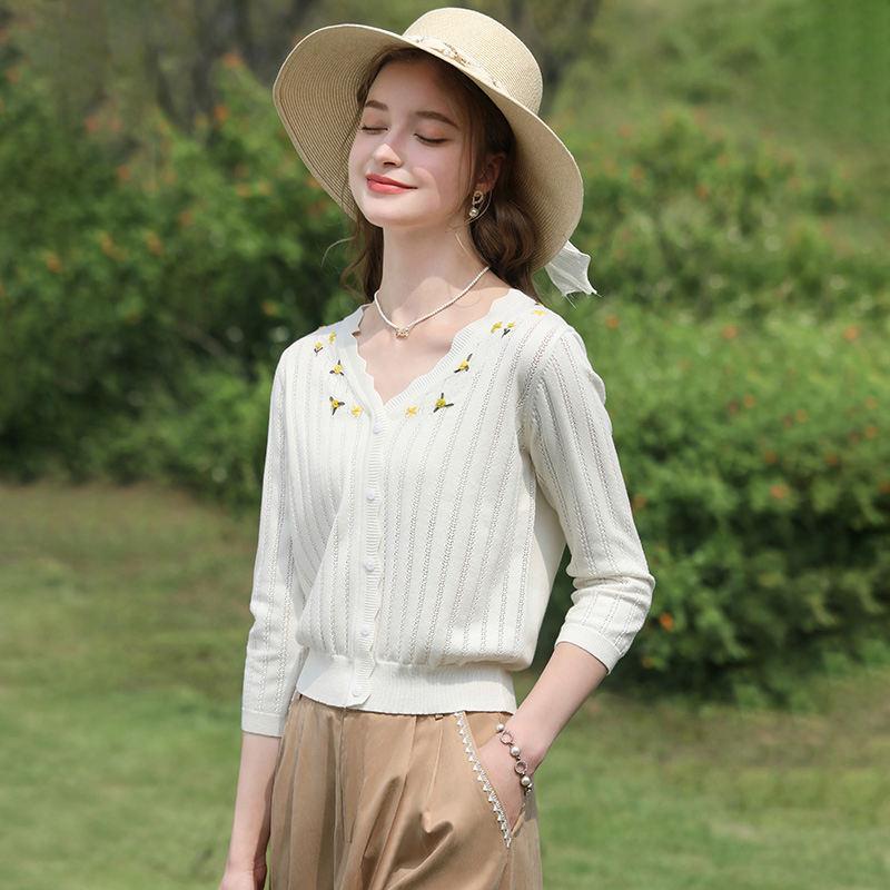 vintage V-neck embroidered knit sweater - MRSLM