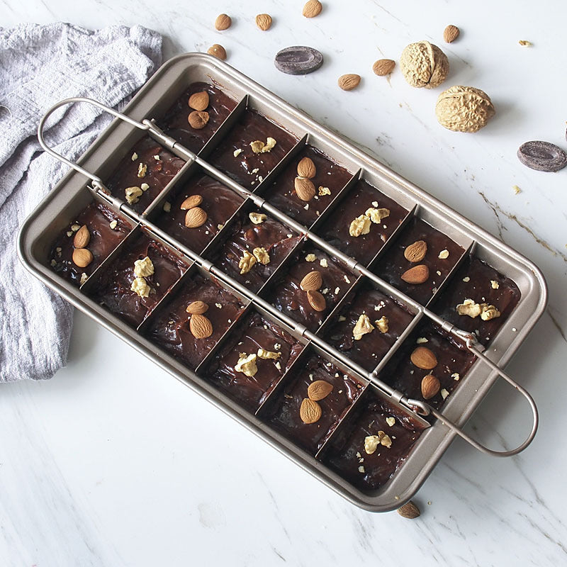 Checkered brownie baking pan, view 2 - MRSLM