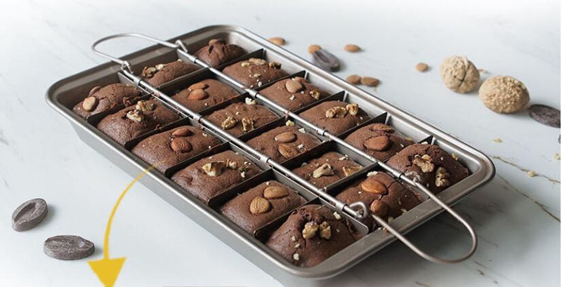 Checkered brownie baking pan, view 5 - MRSLM