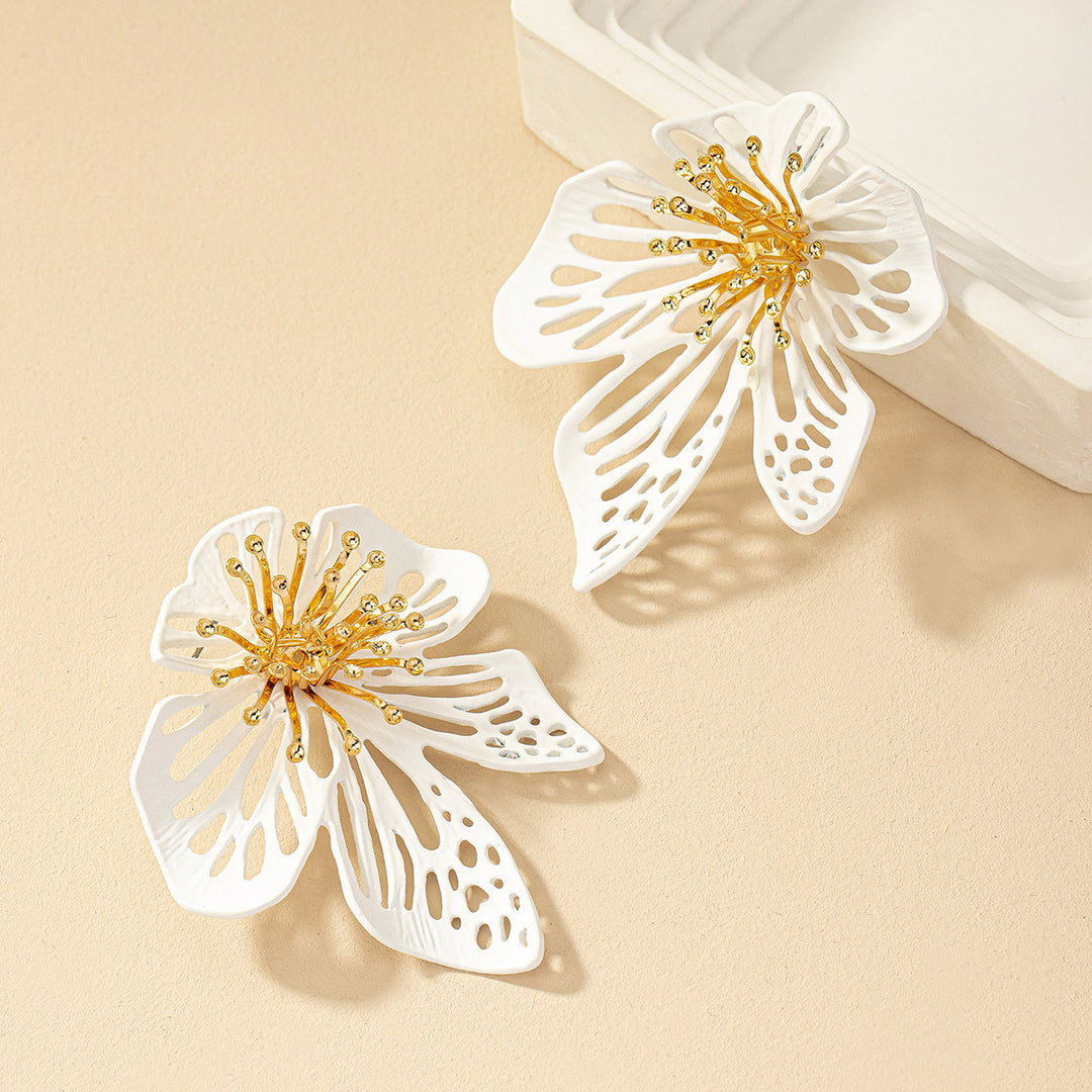 Luxurious White Floral Zinc Alloy Drop Earrings