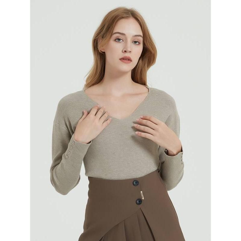 Slim-fit knitted V-neck sweater, view 7 - MRSLM