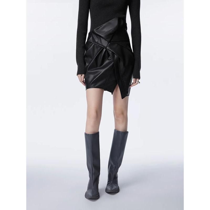 High waist asymmetrical faux leather mini skirt, view 4 - MRSLM