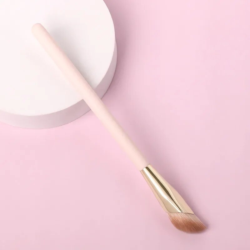 oblique makeup brush, view 3 - MRSLM