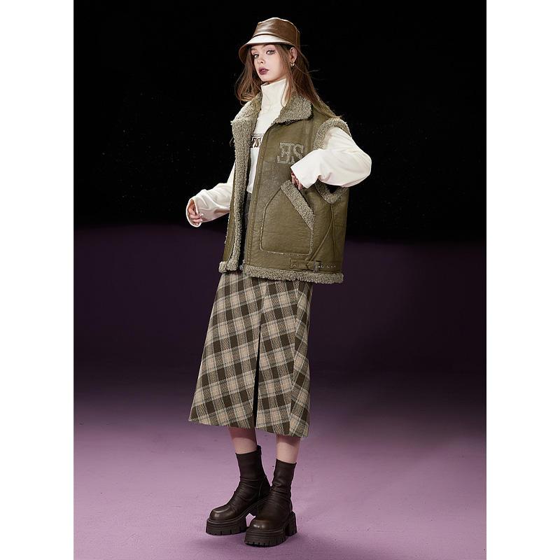 plush sleeveless vest, view 3 - MRSLM