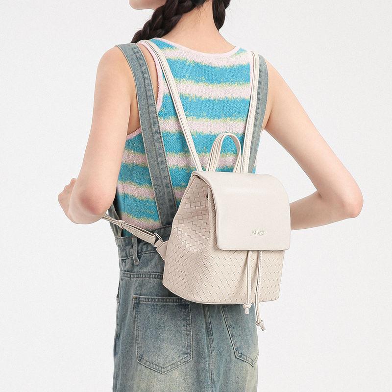 white knitted mini backpack - MRSLM