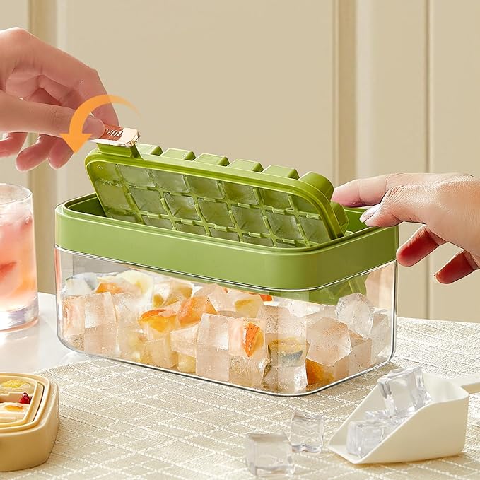 Square ice cube tray with flip-top lid - MRSLM