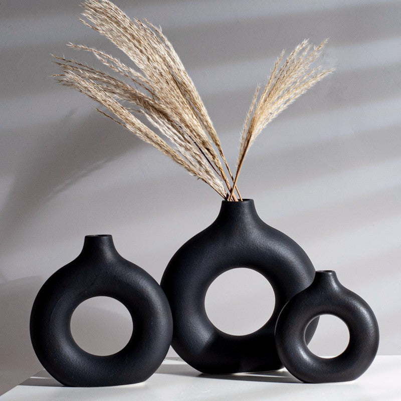 minimalist circular ceramic vase, view 9 - MRSLM