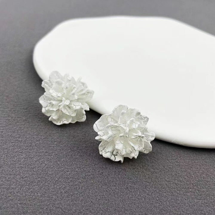 Chic White Floral Stud Earrings