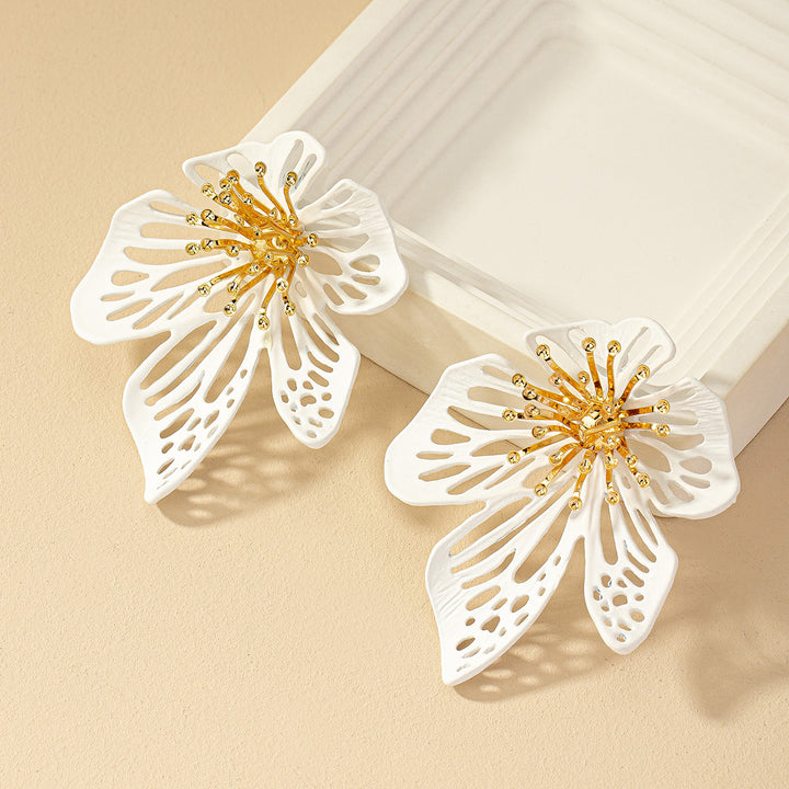 Luxurious White Floral Zinc Alloy Drop Earrings