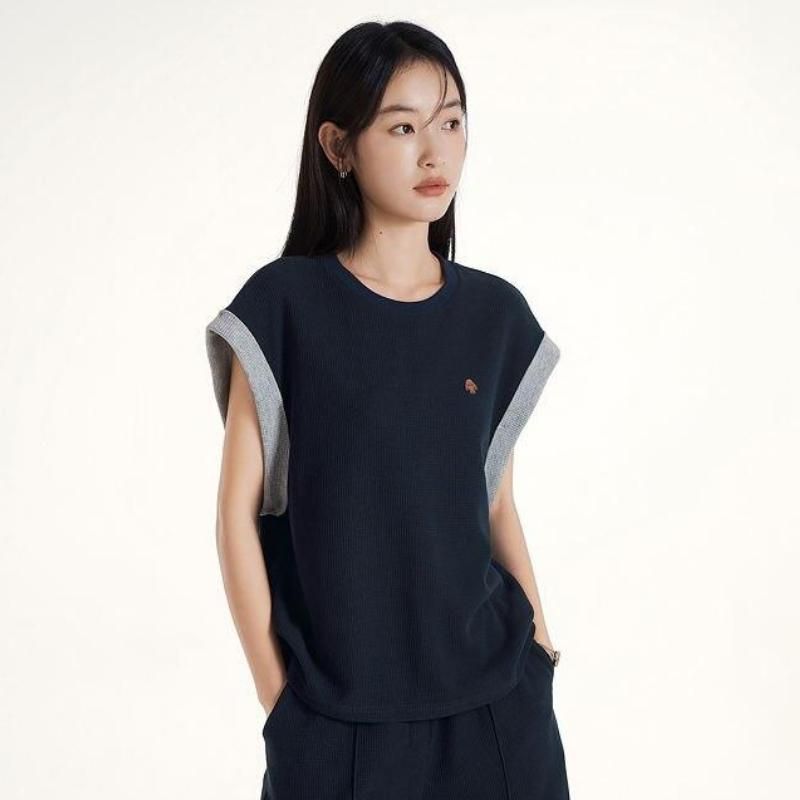 Sleeveless round neck navy top - MRSLM