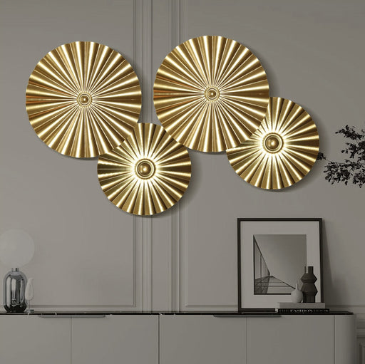 Round gold metal wall hanging - MRSLM