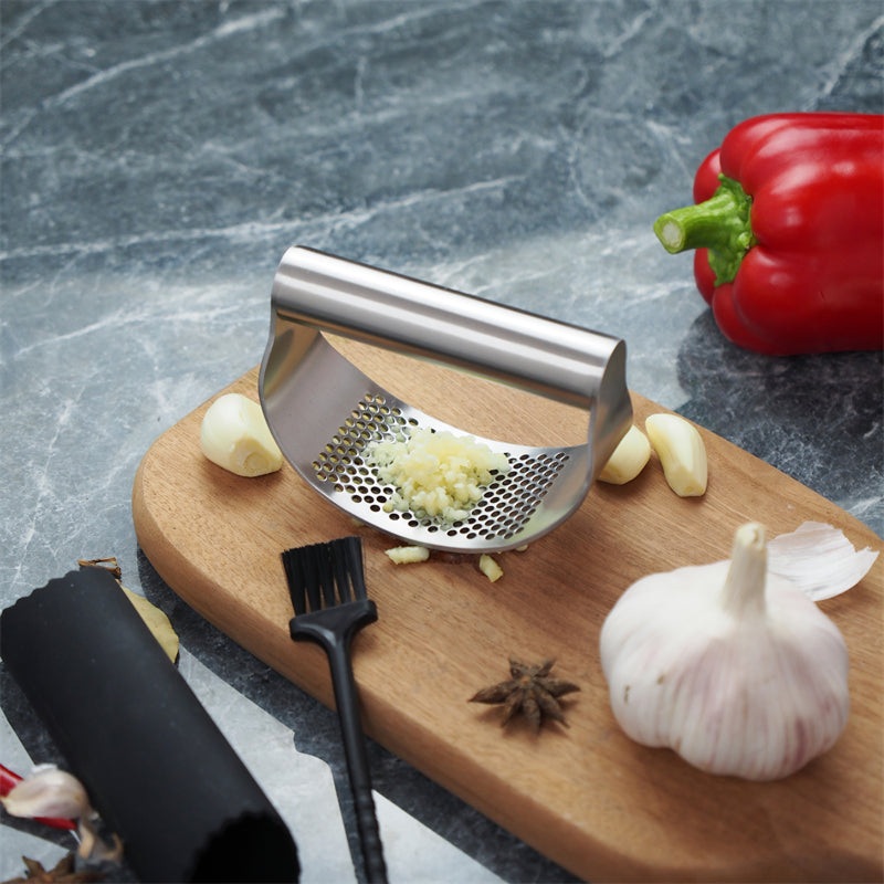 garlic press and slicer, view 3 - MRSLM