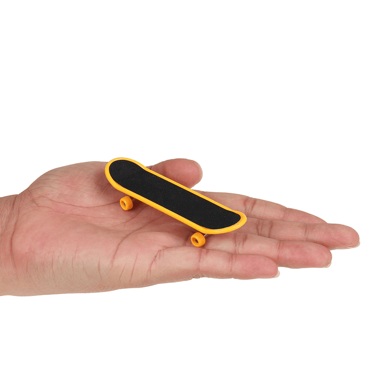 1Pc Mini Finger Skateboard Skate Boarding Model Children Toy Christmas Gift - MRSLM