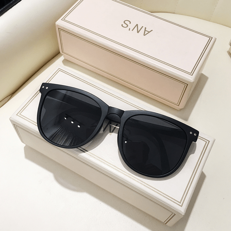 retro oval sunglasses, view 4 - MRSLM
