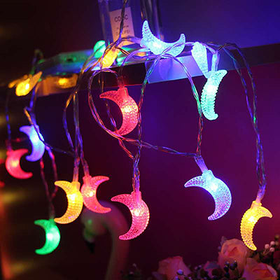 Moon shaped LED string light, view 3 - MRSLM