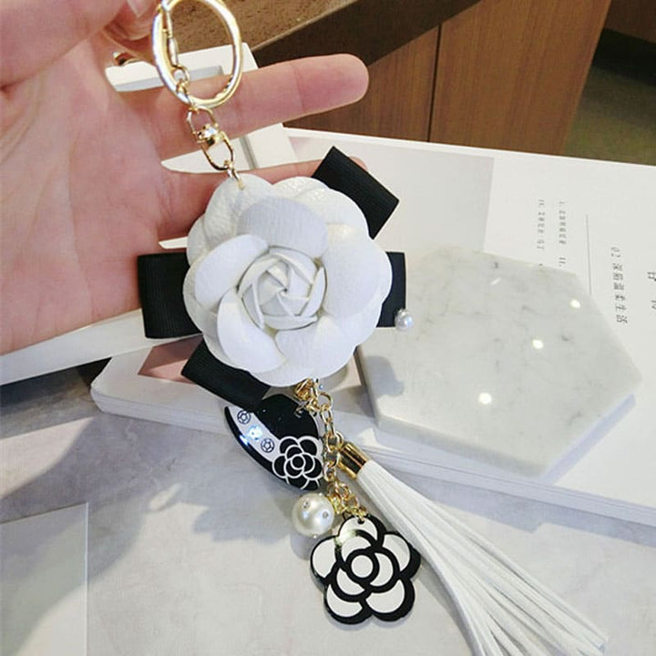 Luxury Black / White Leather Rose Keychain for Women