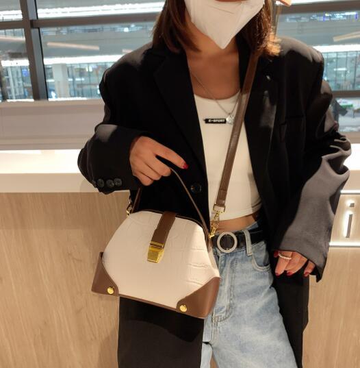Fashion simple messenger bag, view 6 - MRSLM